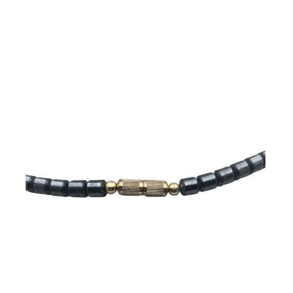 Elegant Black and Green Shell Pendant Necklace with Gold Accents - Picture 6 of 6